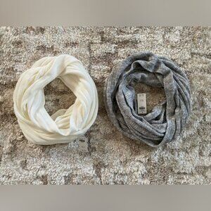 NWT Hollister Bundle of 2 White and Gray Knit Infinity Scarves